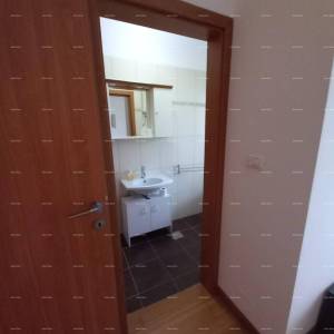 NA PRODAJU – Kuća s dva odvojena stana, Premantura