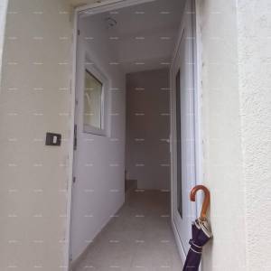 NA PRODAJU – Kuća s dva odvojena stana, Premantura