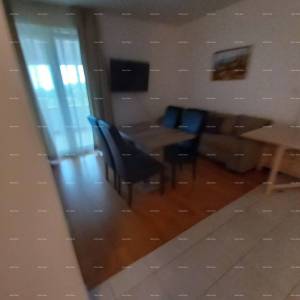 NA PRODAJU – Kuća s dva odvojena stana, Premantura