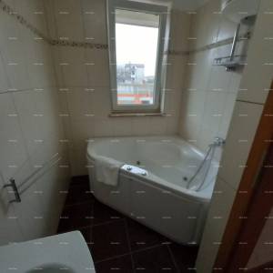 NA PRODAJU – Kuća s dva odvojena stana, Premantura