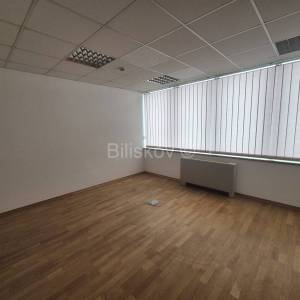 Najam,Lučko,poslovni prostor 450m2 na 2 katu zgrade,parking