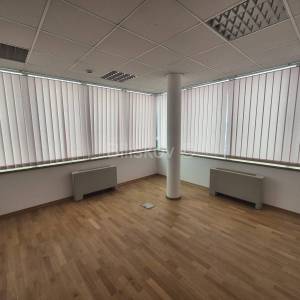 Najam,Lučko,poslovni prostor 450m2 na 2 katu zgrade,parking