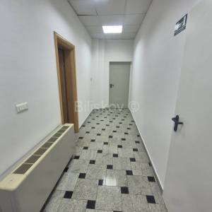 Najam,Lučko,poslovni prostor 450m2 na 2 katu zgrade,parking