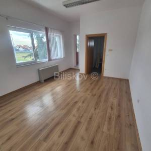 Najam,Lučko,poslovni prostor 450m2 na 2 katu zgrade,parking