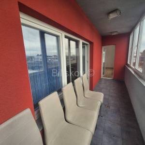 Najam,Lučko,poslovni prostor 450m2 na 2 katu zgrade,parking