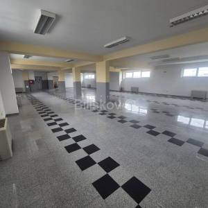 Najam,Lučko,poslovni prostor 450m2 na 2 katu zgrade,parking