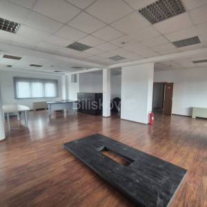 Najam.Lučko,poslovni prostor 105m2 na 1 katu zgrade,parking