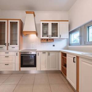 Najam,Srebrnjak,četverosoban komforan stan uz garažu i parking