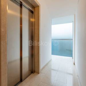 Najam,Srebrnjak,četverosoban komforan stan uz garažu i parking