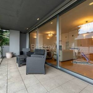 Najam,Srebrnjak,četverosoban komforan stan uz garažu i parking