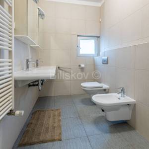 Najam,Srebrnjak,četverosoban komforan stan uz garažu i parking