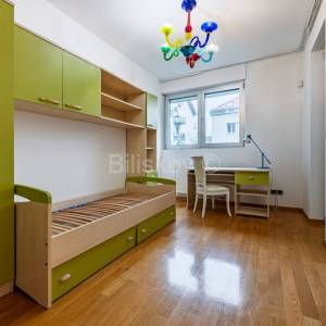 Najam,Srebrnjak,četverosoban komforan stan uz garažu i parking