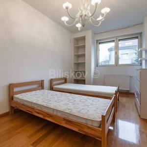 Najam,Srebrnjak,četverosoban komforan stan uz garažu i parking