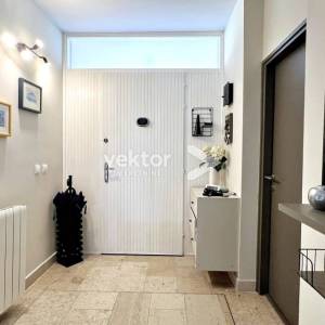 Njivice, atraktivna prizemnica s okućnicom i garažom