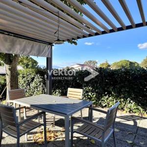 Njivice, atraktivna prizemnica s okućnicom i garažom