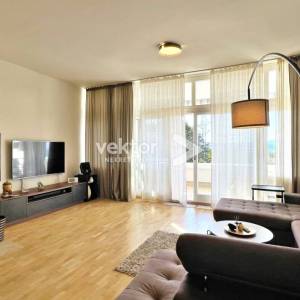 Njivice, atraktivna prizemnica s okućnicom i garažom