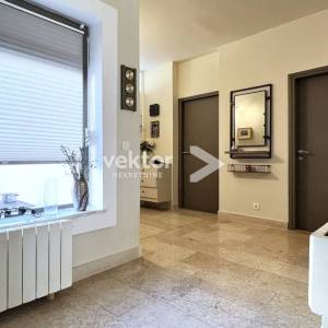 Njivice, atraktivna prizemnica s okućnicom i garažom