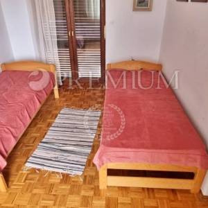 Njivice – kuća na prodaju s pogledom na more!