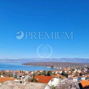 Njivice – kuća na prodaju s pogledom na more!