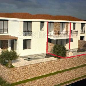 Njivice, kuća u nizu s bazenom u novogradnji!