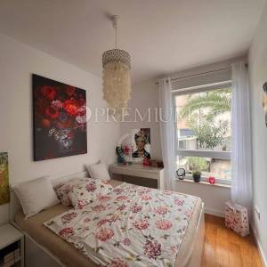 Njivice, namješten dvosobni apartman 150 m od plaže!