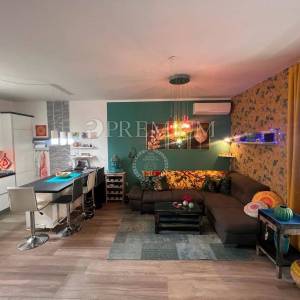 Njivice, namješten dvosobni apartman 150 m od plaže!