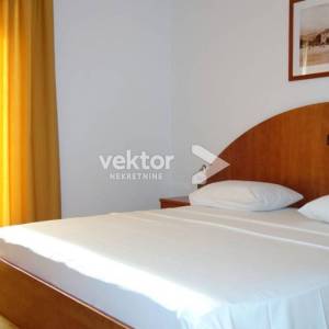 Novalja, hotel s uhodanim poslom