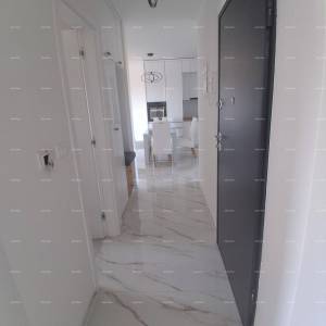 Novi, moderan i namješten stan s dva parkirna mjesta na odličnoj lokaciji, Pula!