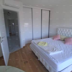 Novi, moderan i namješten stan s dva parkirna mjesta na odličnoj lokaciji, Pula!