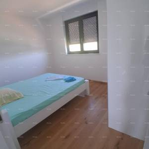 Novi, moderan i namješten stan s dva parkirna mjesta na odličnoj lokaciji, Pula!