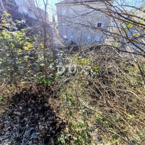NOVI VINODOLSKI, građevinsko zemljište 285 m2, blizu mora i centra
