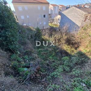 NOVI VINODOLSKI, građevinsko zemljište 285 m2, blizu mora i centra