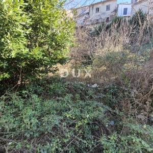 NOVI VINODOLSKI, građevinsko zemljište 285 m2, blizu mora i centra