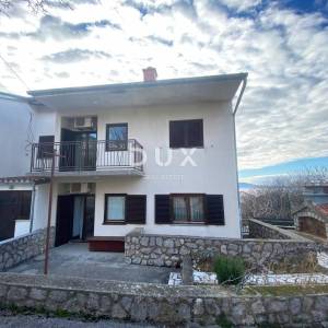 NOVI VINODOLSKI, SMOKVICA KRMPOTSKA - kuća s 4 odvojena stana PRVI RED DO MORA! PRILIKA!