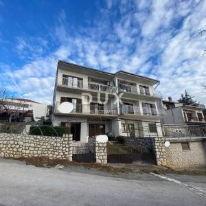 NOVI VINODOLSKI, SMOKVICA KRMPOTSKA - kuća s 4 odvojena stana PRVI RED DO MORA! PRILIKA!