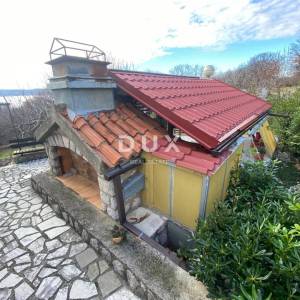 NOVI VINODOLSKI, SMOKVICA KRMPOTSKA - kuća s 4 odvojena stana PRVI RED DO MORA! PRILIKA!