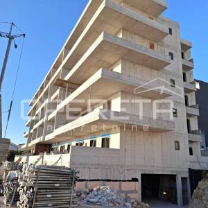 Novogradnja Makarska, 87,7 m2 dvosoban stan s balkonom 23,55 m², blizina centra