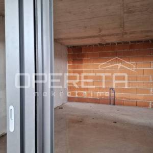 Novogradnja Makarska 96,05 m2, dvosobni s vrtom i terasom, blizina centra