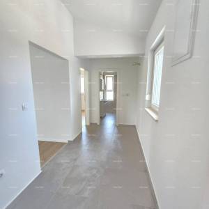 Novogradnja. Prostrani stan u Fažani, blizu centra i mora, savršeno za život ili odmor!