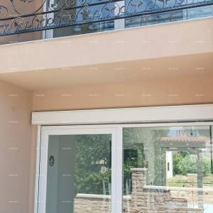 Novoizgrađena apartmanska zgrada u blizini Rovinja