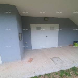 Obiteljska kuća s garažom, konobom i mogućnošću kupnje dodatnog zemljišta – 30 min od Pule