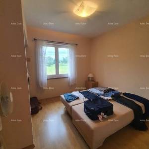 Obiteljska kuća s garažom, konobom i mogućnošću kupnje dodatnog zemljišta – 30 min od Pule