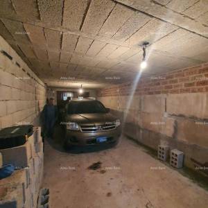 Obiteljska kuća s garažom, konobom i mogućnošću kupnje dodatnog zemljišta – 30 min od Pule