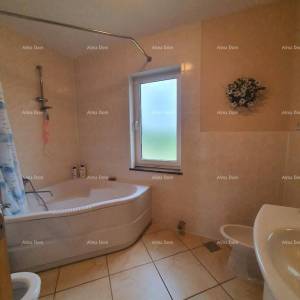 Obiteljska kuća s garažom, konobom i mogućnošću kupnje dodatnog zemljišta – 30 min od Pule