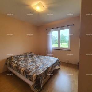 Obiteljska kuća s garažom, konobom i mogućnošću kupnje dodatnog zemljišta – 30 min od Pule