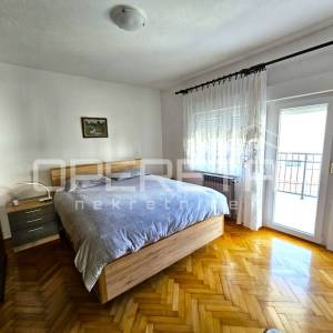 Obiteljska kuća s tri stana u centru Imotskog – vrt, dvorište i garaža