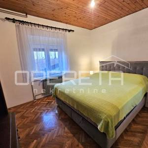 Obiteljska kuća s tri stana u centru Imotskog – vrt, dvorište i garaža