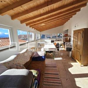 Obiteljska kuća s tri stana u centru Imotskog – vrt, dvorište i garaža