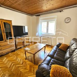 Obiteljska kuća s tri stana u centru Imotskog – vrt, dvorište i garaža