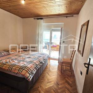 Obiteljska kuća s tri stana u centru Imotskog – vrt, dvorište i garaža